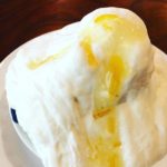 今年最初のかき氷は、法多山のことぶき茶屋。氷が隠れんんばかりのたっぷりのヨーグルトクリームに、自家製ゆずシロップの酸味がたまらない。中にはジェラートも入っていて食べ応え満点。#かき氷 #法多山 #ことぶき茶屋 (Instagram)