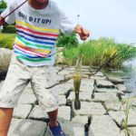 息子と佐鳴湖で手長エビ釣り。初めてなのに息子の方がガシガシ釣ってる#釣り #手長エビ #佐鳴湖 #親子 (Instagram)